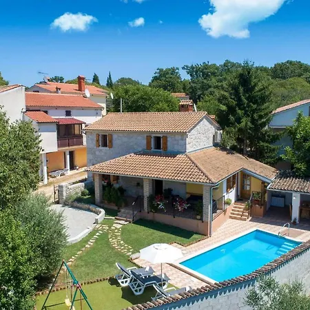 Holiday home Pelizzar *