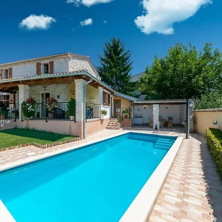 Holiday home Pelizzar